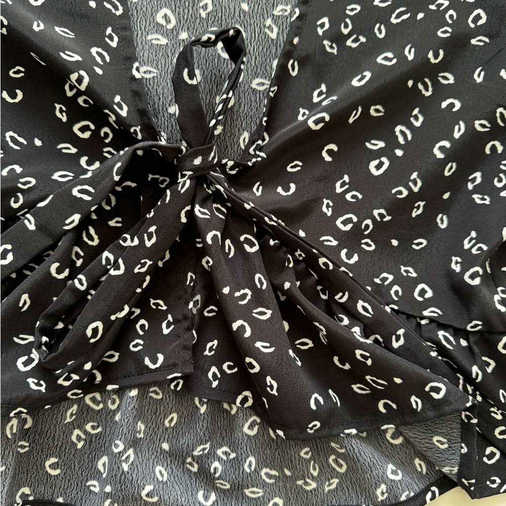 Black & White cropped Tie Top - Picture 3 of 5